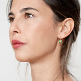 עגילי פרחי אביב עם אמרלד