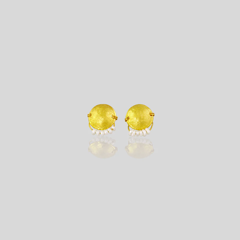 Tiny dome earrings with tiny pearls 